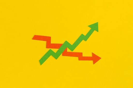 paper-arrows-illustrate-contrasting-growth-on-yell-2026-03-17-04-08-32-utc 2026 mid-year trucking industry update