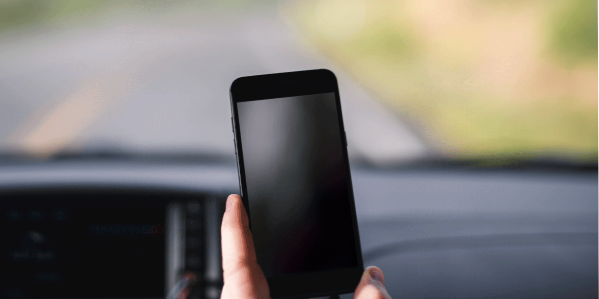 How to Avoid Distracted Driving [3 Types of Driver Distractions]